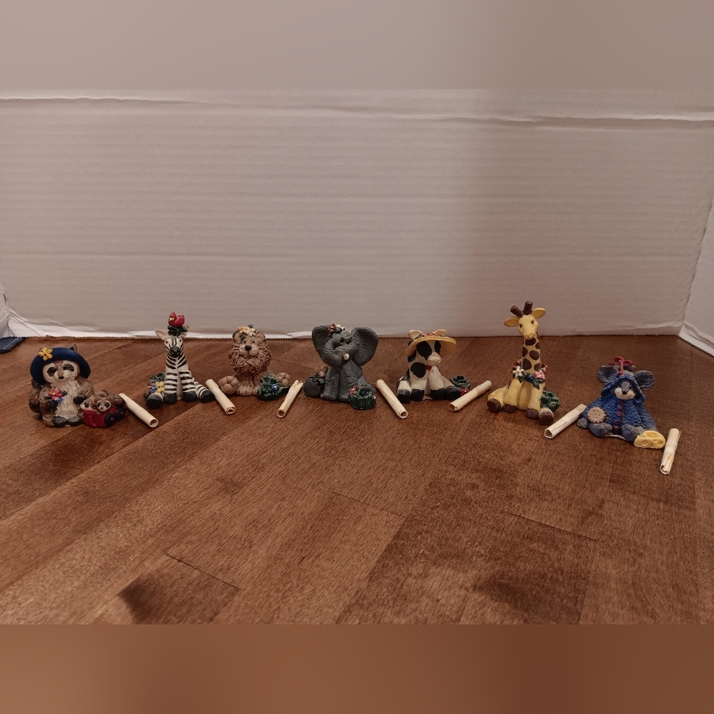 Best Friends Group Of 7 Animal Figurine Set with Scrolls